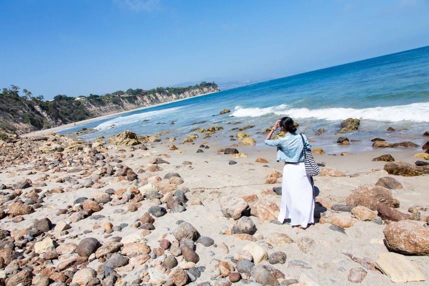 How to Wear a Denim Jacket to the Beach - Stylishlyme.com