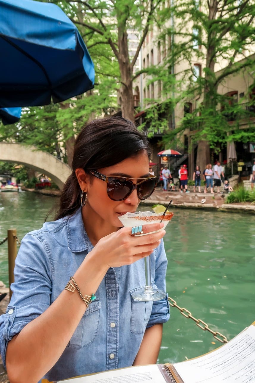 San Antonio Riverwalk restaurants - love this quick and easy guide to the San Antonio Riverwalk - great pics too!