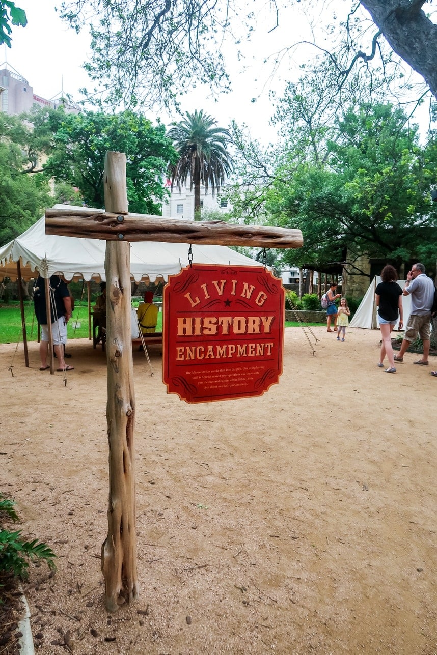 The Alamo Tour - love this quick and easy guide to the San Antonio Riverwalk - great pics too!