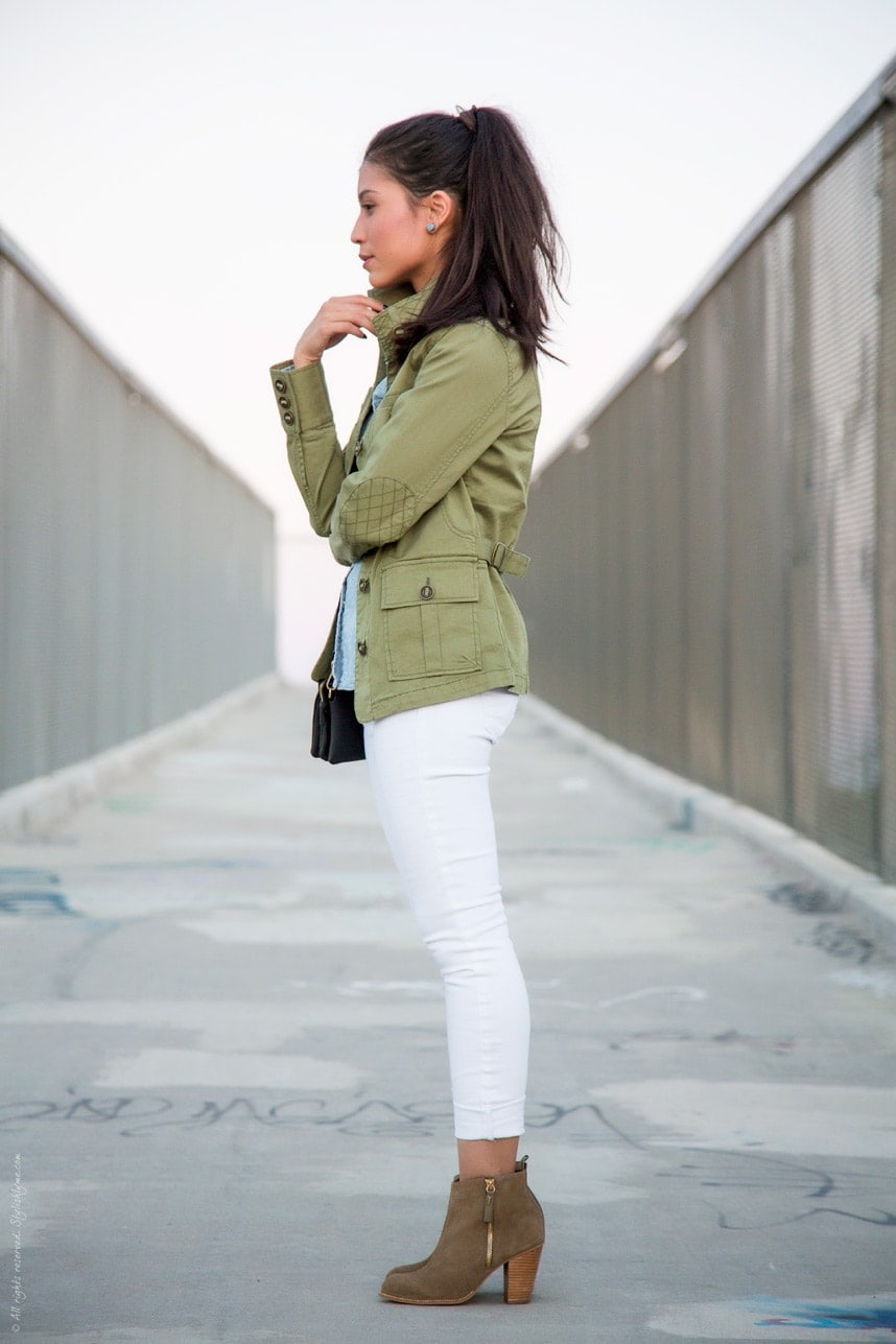 White skinny jeans and green military jacket - Visit Stylishlyme.com for more outfit inspiration and style tips