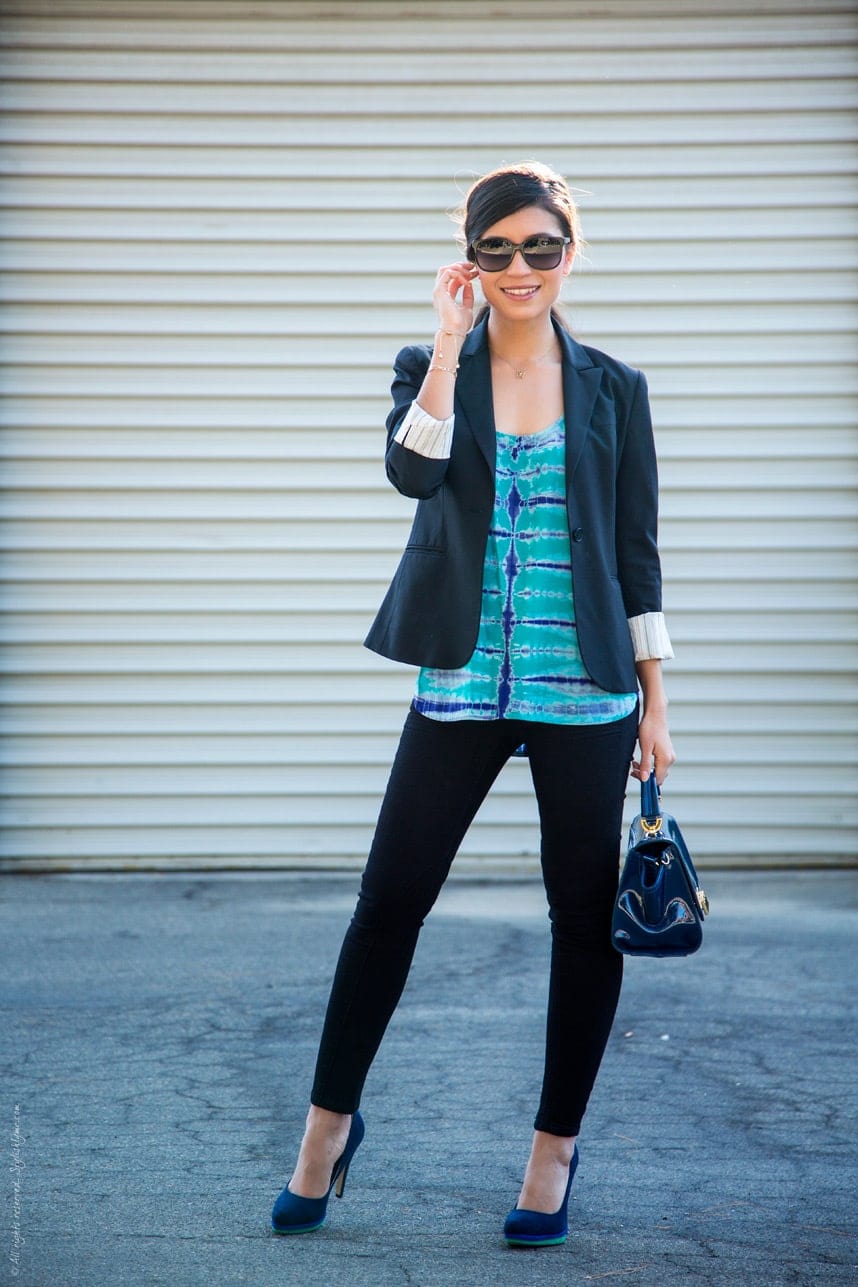 a chic way to wear a tie dye shirt - Visit Stylishlyme.com for more outfit inspiration and style tips