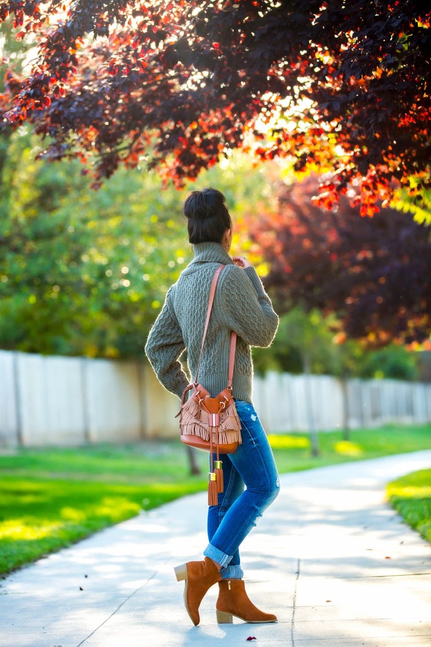 cute fall outfits with jeans - Loving this cute fall outfit! The boots and the sweater are my favorite, great outfit inspiration for fall!