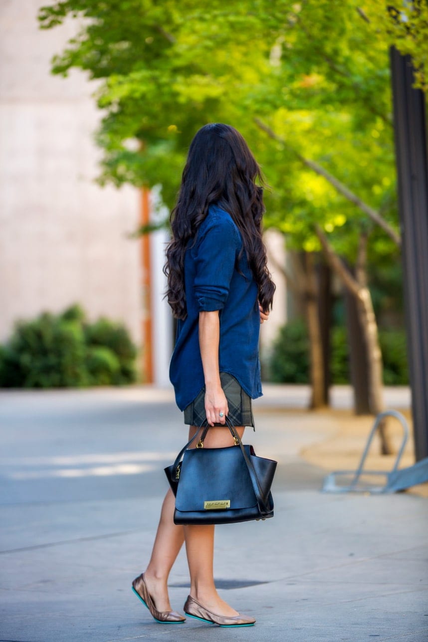 Cute Fall Plaid Outfit - I'm loving how the chambray and plaid combination look! Cute fall outfit ideas from this fashion blog!