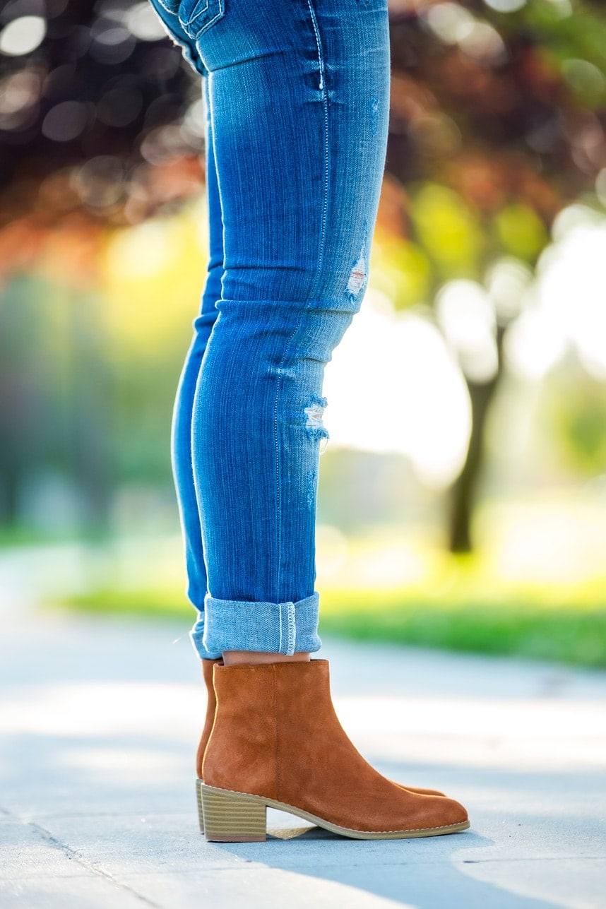 how to wear boots with jeans fall - Loving this cute fall outfit! The boots and the sweater are my favorite, great outfit inspiration for fall!