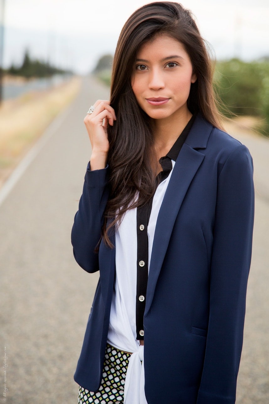 How to wear patterned pants to the office- Visit Stylishlyme.com for more outfit photos and style tips