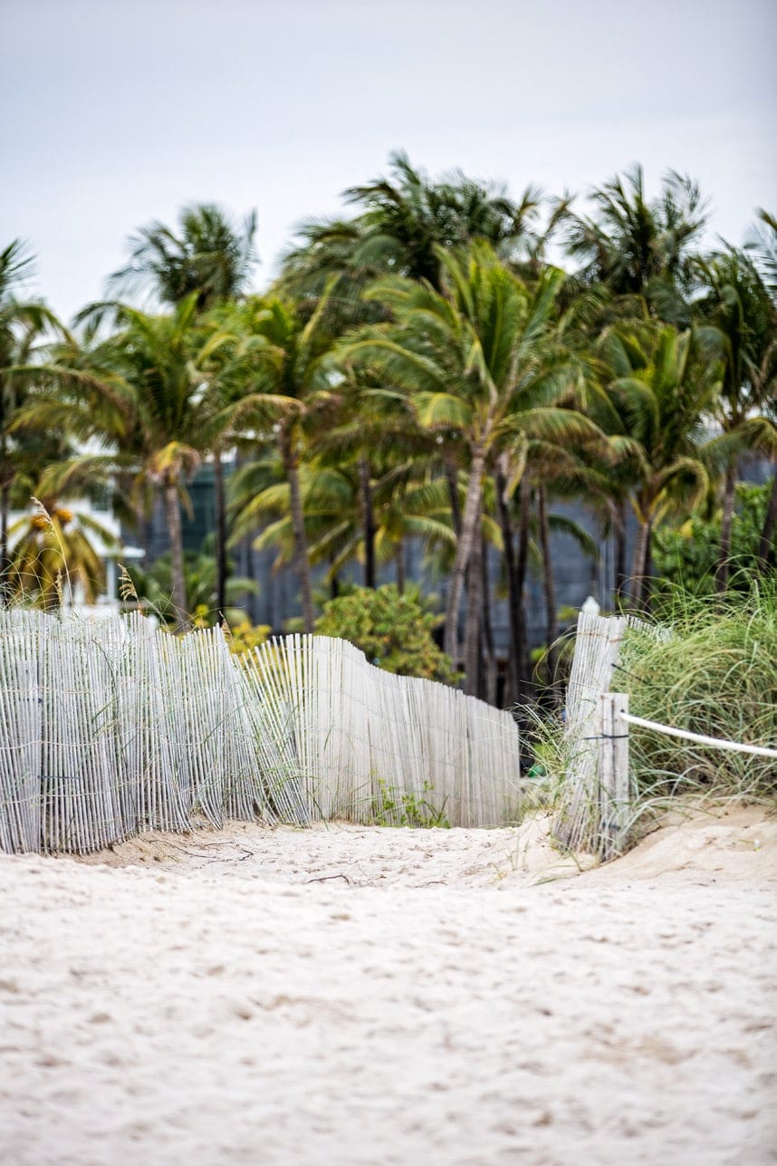 miami beach walkway - visit stylishlyme.com to view more photos and read some style tips on stylish beach looks