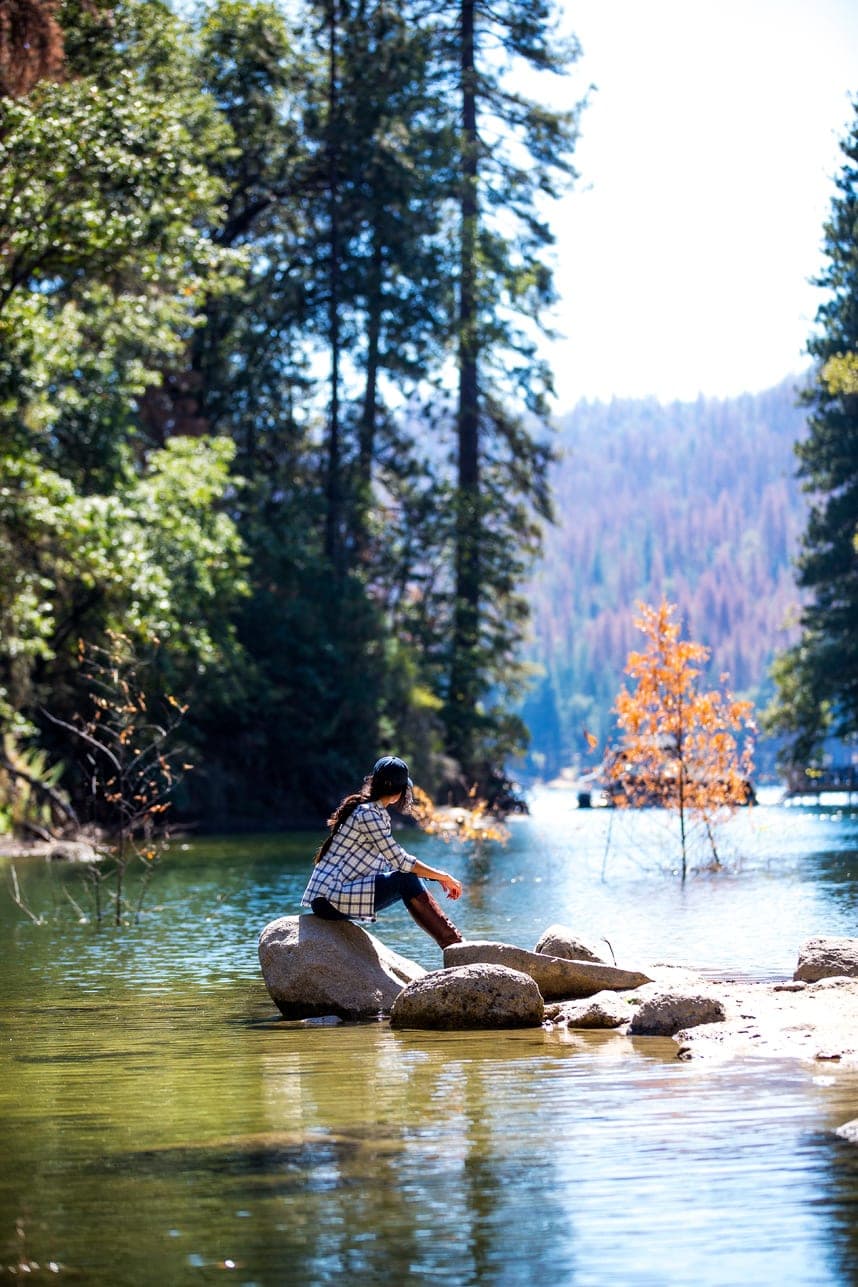 summer hiking lake outfit