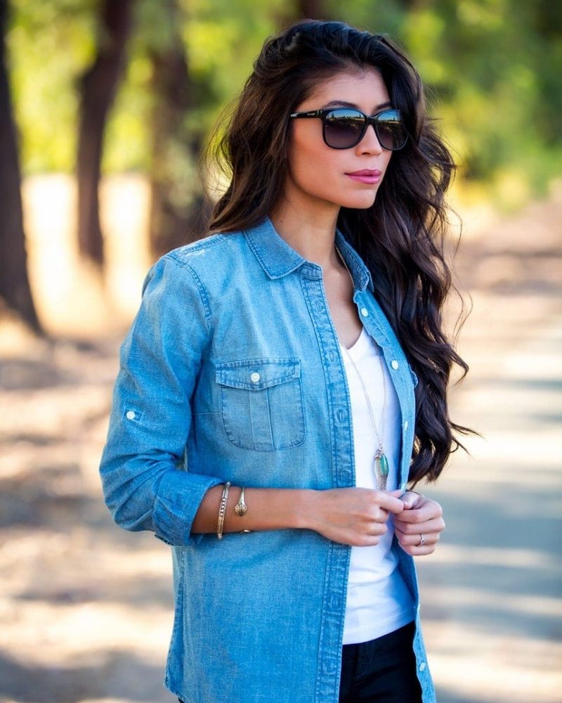 what is chambray - I love this denim shirt outfit! Perfect for fall and I love the extra outfit ideas for fall!