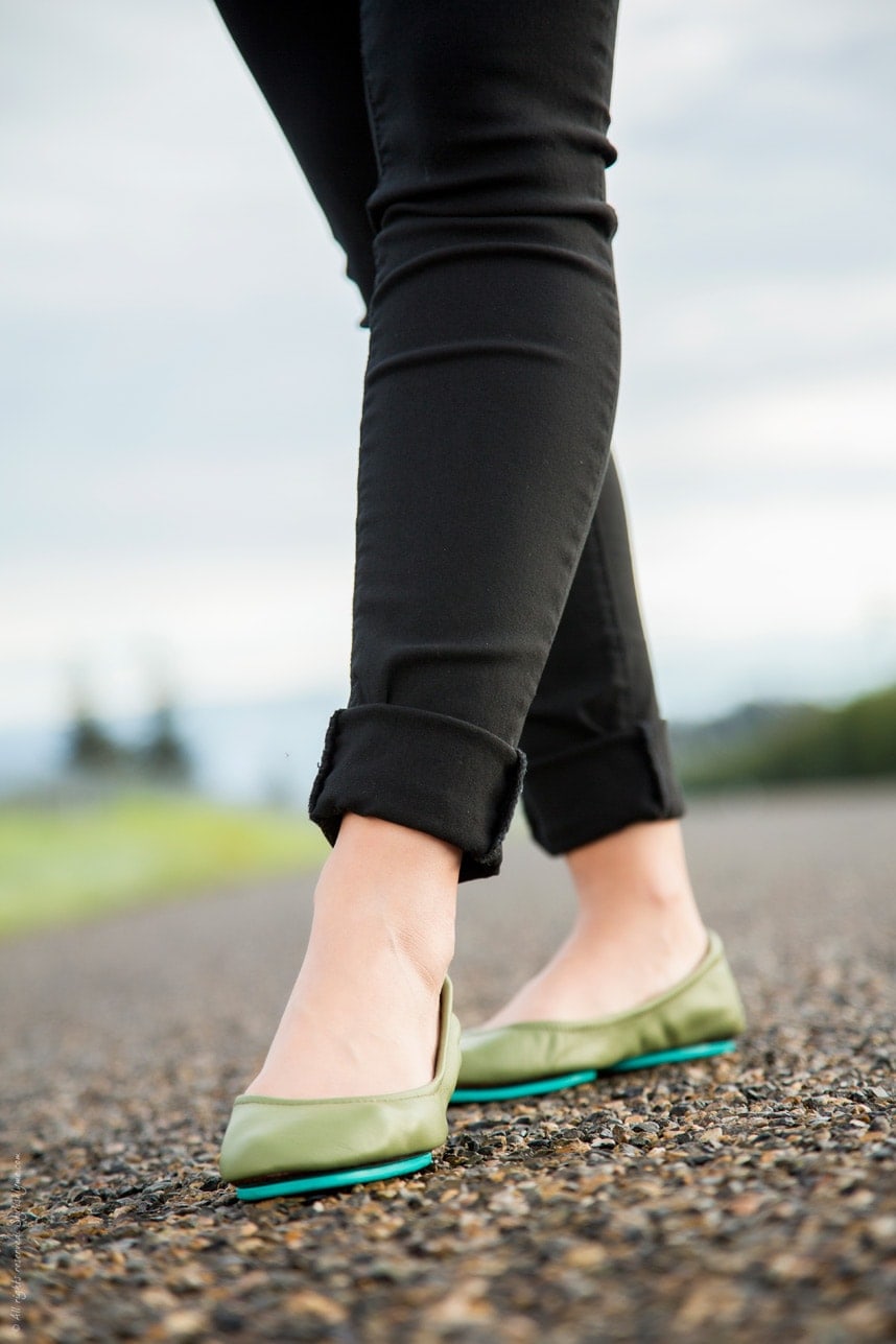 what to wear with olive green - cute outfit - Visit Stylishlyme.com for more outfit inspiration and style tips