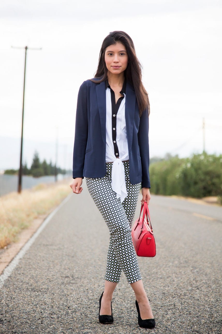 White button down blouse with black lining to wear to the office- Visit Stylishlyme.com for more outfit photos and style tips